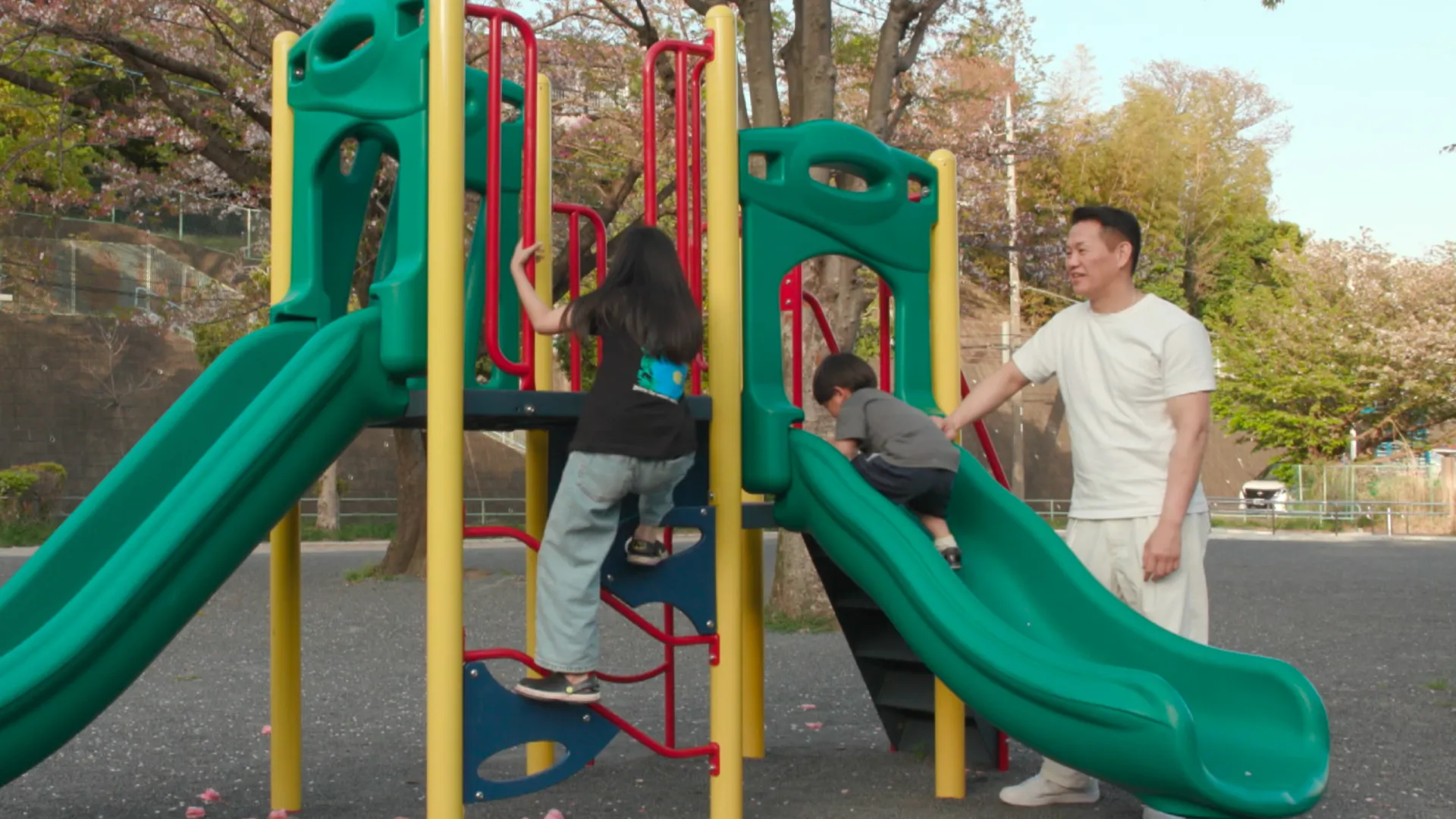 जापानमा संयुक्त अभिभावकत्व कानून लागू, समर्थन र चिन्ता सँगै