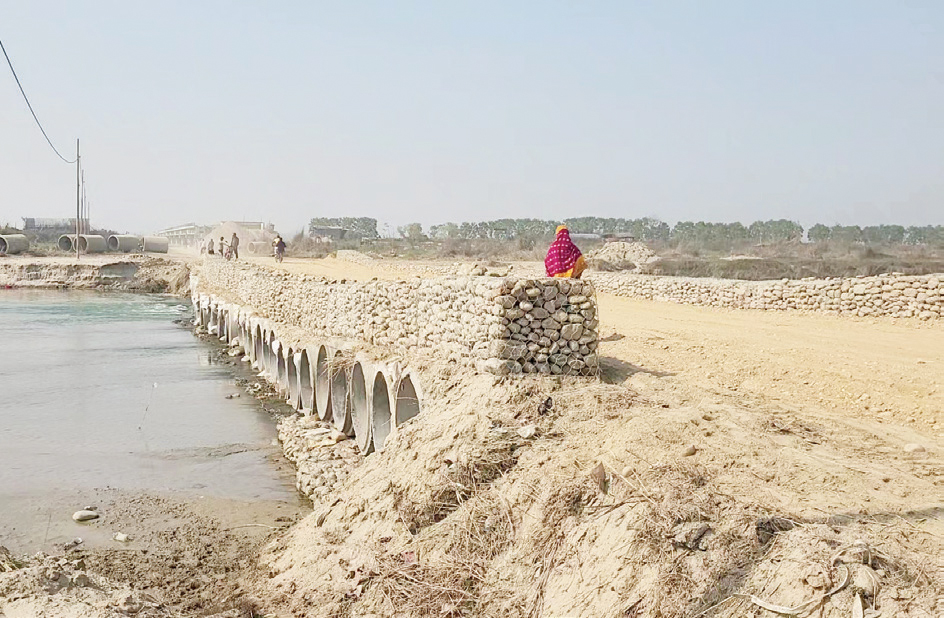 १४ वर्षदेखि अधुरो पुलले अझै अन्योल