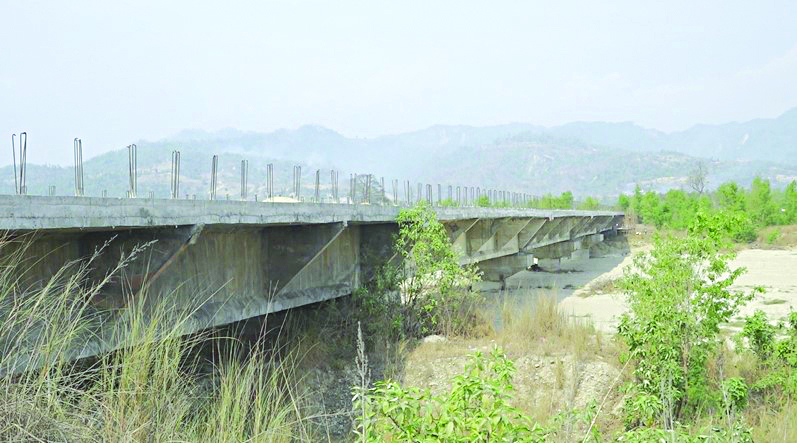 बन्नुपर्ने तीन वर्षमा, १० वर्ष बित्दा पनि अधुरै