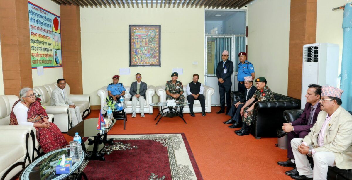 प्रधानमन्त्री कार्कीले भनिन्- निर्वाचन सफल पार्न भूमिका खेल्ने तपाईहरु सबैलाई धन्यवाद