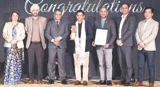 अवार्ड फर कर्पोरट एक्सेलेन्सबाट सिद्धार्थ बैंक सम्मानित