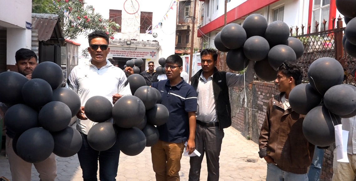 विद्यार्थी संगठनमाथि प्रतिबन्धको विरोधमा कालो बेलुन प्रदर्शन
